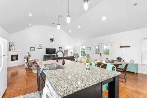 Meadows Cottage - Hot Tub & 5 mins to Main