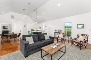 Meadows Cottage - Hot Tub & 5 mins to Main