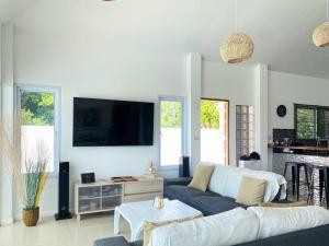 Villa Palmira - Quiet Villa with Sea View