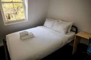 Double Room with Shared Bathroom room in Base Sydney
