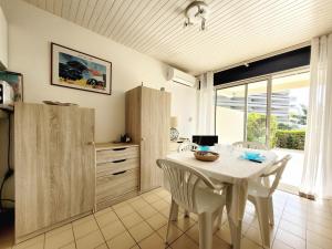Studio cabine avec terrasse, accès direct plage, WIFI, clim, parking privé - 4 pers. - FR-1-794-149