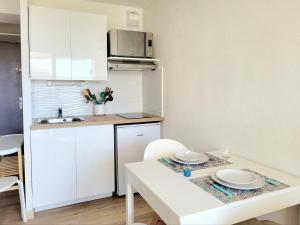 Appartements Canet-en-Roussillon T2 Moderne - Parking - Clim - 2eme etage avec ascenseur - 4 pers - FR-1-794-136 : photos des chambres