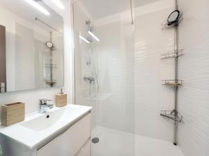 Appartements Canet-en-Roussillon T2 Moderne - Parking - Clim - 2eme etage avec ascenseur - 4 pers - FR-1-794-136 : photos des chambres