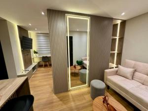 Apto ejecutivo y lujoso en zona universitaria centrla