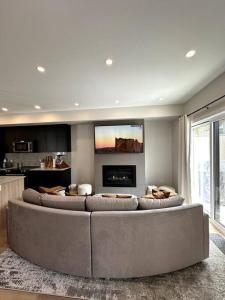 Private Hot Tub Ski In Ski Out Sleeps 9