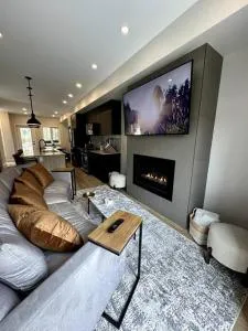 Private Hot Tub Ski In Ski Out Sleeps 9 - Panorama