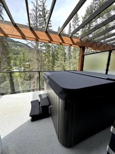 Private Hot Tub Ski In Ski Out Sleeps 9