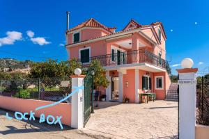 Artemis superb 2 bedroom apartment 700 m away from the beach