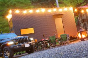 Fuji Time Traveler BBQが楽しめる 河口湖湖畔すぐそば 6名宿泊可のトレーラーハウス - 3hvězdičkové hotely ve městě Azagawa