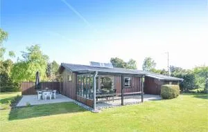 Cozy Home In Væggerløse With Kitchen - Nysted