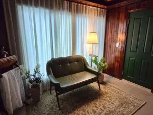 Retro House - Foreigners Only - Seul