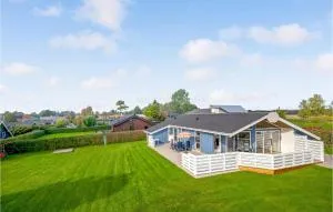 Awesome Home In Juelsminde With Kitchen - Amstrup