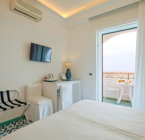 Chambre Double ou Lits Jumeaux - Vue Partielle sur Mer