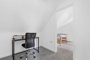 Your Group Base 3 Modern Flats Sleeps 4 to 12 Near City