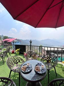 SMOKEY CASTLE HOTEL and RESTAURENT