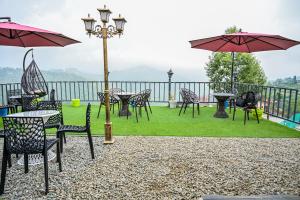 SMOKEY CASTLE HOTEL and RESTAURENT