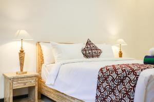 Riverside Villa: 2BDR & Private Pool on Riverbank