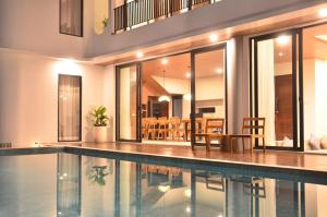 Sunset City View Villa 5 bedrooms with a private heated swimming pool