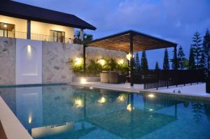 Sunset City View Villa 5 bedrooms with a private heated swimming pool