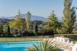Appartements T1 Bis avec piscine vue golf et montagnes : photos des chambres
