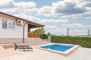 Villa Golden Shore with Private Pool in Kranevo