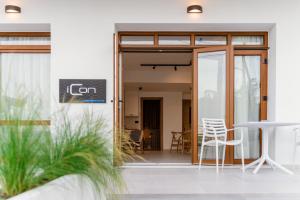 Icon seaside apartments