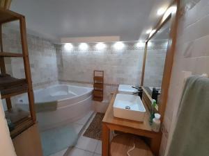 Maisons d'hotes Domaine de la Borie YourHostHelper : photos des chambres