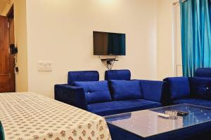 Hostmystay- 2bhk! Lajpat nagar market