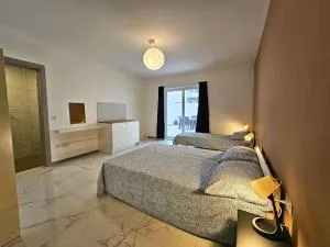 Sleeps 7 Spacious Apartment St Pauls Bay - 圣保罗湾城