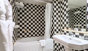 Hotels Grand Tonic Hotel & SPA NUXE : photos des chambres