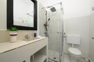 Olive Grove Poolside Apartments