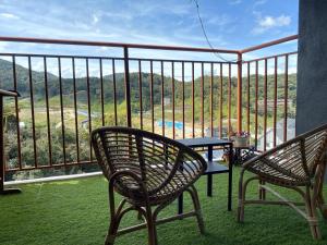 Emerald Avenue Cozy 3R3B Apartment 830