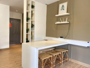 Emerald Avenue Cozy 3R3B Apartment 830