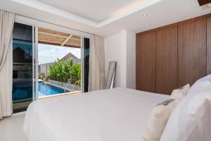 Bangtao Beach Villa with a Long pool 12 meters