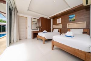 Bangtao Beach Villa with a Long pool 12 meters