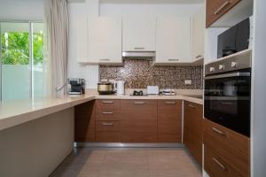 Bangtao Beach Villa with a Long pool 12 meters