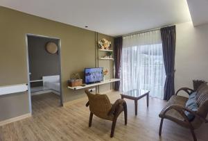Emerald Avenue Cozy 3R3B Apartment 830