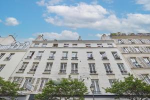 Apartment center of Paris by Studioprestige