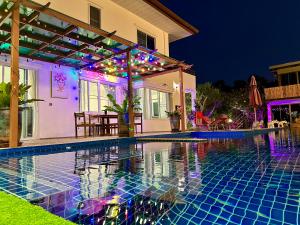 芭提雅高端泳池花园7卧海景别墅