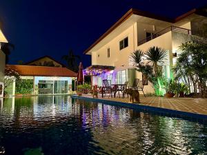 芭提雅高端泳池花园7卧海景别墅