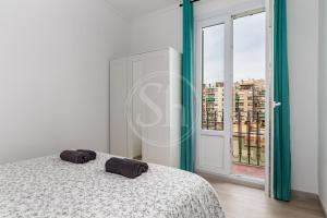 Sagrada Familia Grand Apartment for 8