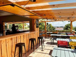 Campings Eco Lodge, terrasse, piscine, Parc du Pilat : photos des chambres