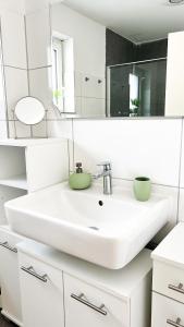 2 ZKB Apartment in Mannheim Küche - Parken - Großer TV