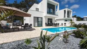 Villa Besugo - By SCH - 大马里尼亚