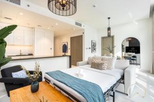 Oraya - Sleek 1BR In District one , Direct Lagoon Access