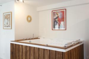 Blanc Mesnil Nid damour