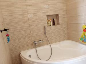 Pink Fairy Paradise Penthouse, 10mins from the beach