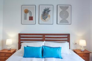 Bungalow María de Timanfaya - Sea and Mountains Views, Pool, WiFi, 15 minutes walk to Marina Rubicón