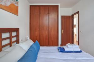 Bungalow María de Timanfaya - Sea and Mountains Views, Pool, WiFi, 15 minutes walk to Marina Rubicón