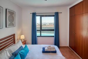 Bungalow María de Timanfaya - Sea and Mountains Views, Pool, WiFi, 15 minutes walk to Marina Rubicón